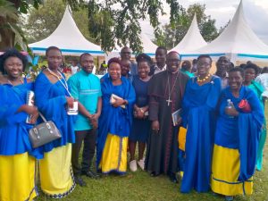 hoidera members with the Bishop oh Hoima Diocese